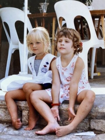 Amanda as a child with her sister